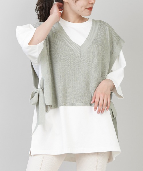 SPINNS(スピンズ)の「サイドリボンニットベスト(ベスト・レディース・ベージュ/グリーン/ブルー/スミクロ・ONESIZE)」の1枚目の写真