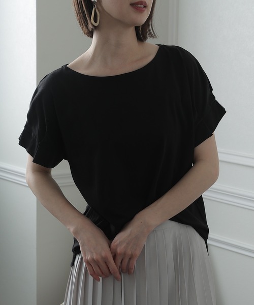 ElegChic(エレグシック)の「コットン100%袖 タック Tシャツ(Tシャツ/カットソー・レディース・ブラック/グレイッシュベージュ/オフホワイト・M/4L/XL)」の2枚目の写真