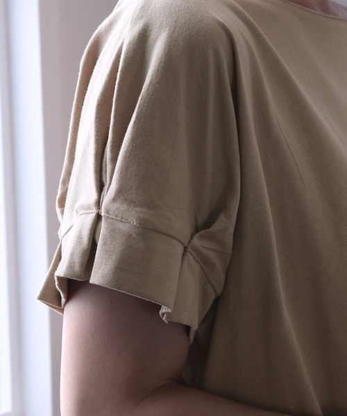 ElegChic(エレグシック)の「コットン100%袖 タック Tシャツ(Tシャツ/カットソー・レディース・ブラック/グレイッシュベージュ/オフホワイト・M/4L/XL)」の12枚目の写真