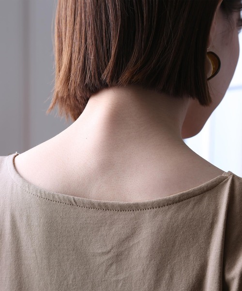 ElegChic(エレグシック)の「コットン100%袖 タック Tシャツ(Tシャツ/カットソー・レディース・ブラック/グレイッシュベージュ/オフホワイト・M/4L/XL)」の8枚目の写真