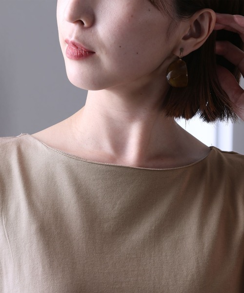 ElegChic(エレグシック)の「コットン100%袖 タック Tシャツ(Tシャツ/カットソー・レディース・ブラック/グレイッシュベージュ/オフホワイト・M/4L/XL)」の17枚目の写真