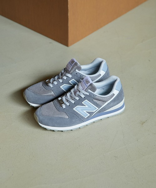 NEW BALANCE(ニューバランス)の「【New Balance】スニーカー/WL996(スニーカー・レディース・グレー/ブラック・36/37/38)」の1枚目の写真