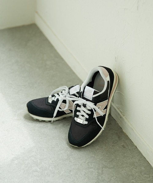 NEW BALANCE(ニューバランス)の「【New Balance】スニーカー/WL996(スニーカー・レディース・グレー/ブラック・36/37/38)」の2枚目の写真