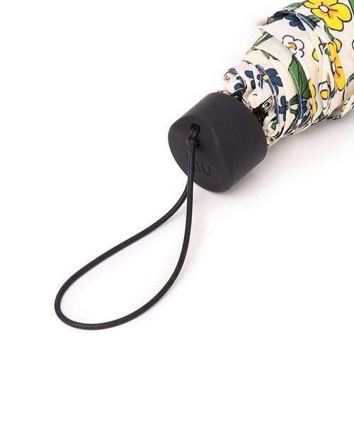 SHIPS（シップス）の「KiU:〈晴雨兼用〉タイニーシリコンアンブレラ（折りたたみ傘・レディース・ライトホワイト/ブラック・ONE SIZE）」の3枚目の写真