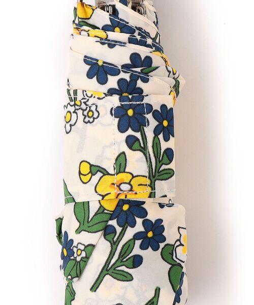 SHIPS（シップス）の「KiU:〈晴雨兼用〉タイニーシリコンアンブレラ（折りたたみ傘・レディース・ライトホワイト/ブラック・ONE SIZE）」の5枚目の写真