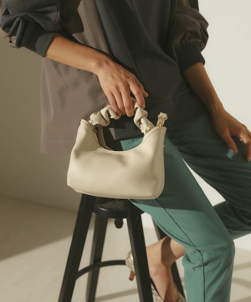 Bou Jeloud（ブージュルード）の「クロワッサンBAG（ショルダーバッグ・レディース・ブラック/ライム/アイボリー・FREE）」の4枚目の写真