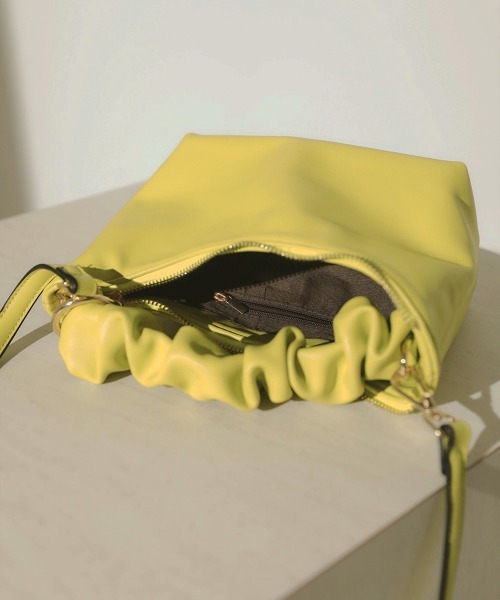 Bou Jeloud（ブージュルード）の「クロワッサンBAG（ショルダーバッグ・レディース・ブラック/ライム/アイボリー・FREE）」の6枚目の写真