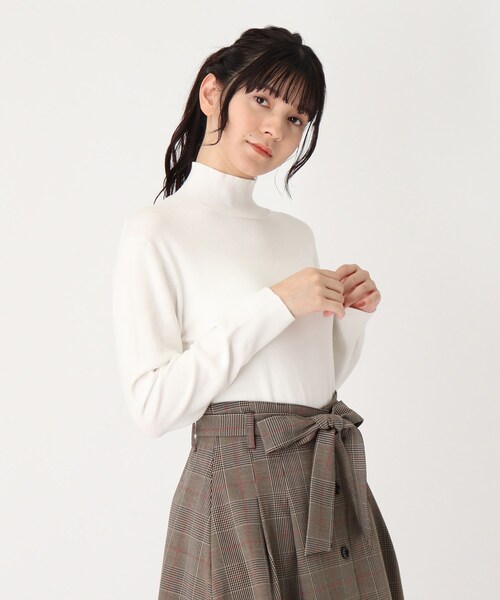 SOUP（スープ）の「◆【洗える/吸湿発熱　ソリストヒート(R)】 あったかハイネックニット（ニット/セーター・レディース・チャコールグレー/ダークグリーン/オフホワイト/ライトグリーン/ベビーピンク/レッド系1/ゴールド系2/サンドベージュ/ブラック/ライトグレー・11/15 /13/09/07）」の2枚目の写真