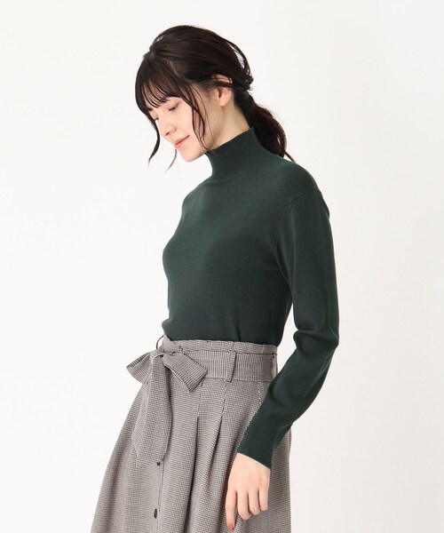SOUP（スープ）の「◆【洗える/吸湿発熱　ソリストヒート(R)】 あったかハイネックニット（ニット/セーター・レディース・チャコールグレー/ダークグリーン/オフホワイト/ライトグリーン/ベビーピンク/レッド系1/ゴールド系2/サンドベージュ/ブラック/ライトグレー・11/15 /13/09/07）」の6枚目の写真