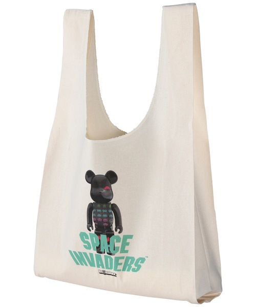 MEDICOM TOY LIFE ENTERTAINMENT（メディコムトイライフエンターテイメント）の「MLE SPACE INVADERS "SHOPPING BAG"（エコバッグ/サブバッグ・メンズ・ホワイト/ブラック・FREE）」の5枚目の写真