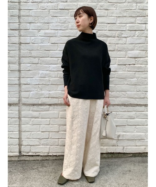 BEARDSLEY（ビアズリー）の「セットアップでもきられる　少しハリがあってきちんと感のでるボトルネックプルオーバー（Tシャツ/カットソー・レディース・ブラック/ベージュ・FREE）」の4枚目の写真