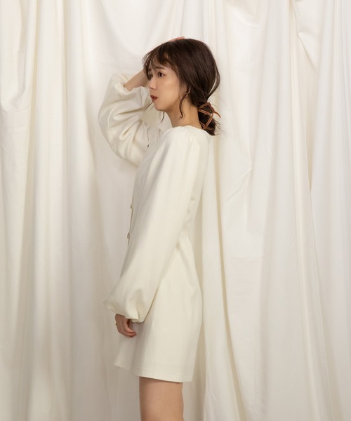 ADIRA(アディラ)の「スクエアネックミニワンピ(ワンピース・レディース・グレー/アイボリー・MEDIUM)」の5枚目の写真