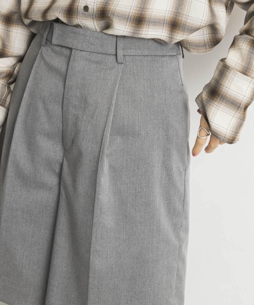 URBAN RESEARCH（アーバンリサーチ）の「シャンブレーツイルタックハーフパンツ（その他パンツ・レディース・グレー/ブラウン・36/38）」の3枚目の写真