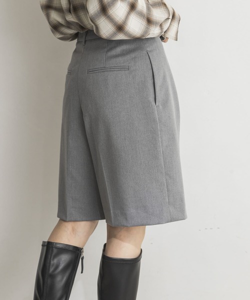 URBAN RESEARCH（アーバンリサーチ）の「シャンブレーツイルタックハーフパンツ（その他パンツ・レディース・グレー/ブラウン・36/38）」の7枚目の写真