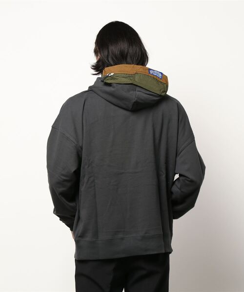 KRIFF MAYER（クリフメイヤー）の「KRIFF MAYER × OUTDOOR PRODUCTS デイパックパーカー（パーカー・メンズ・オフホワイト/ブルーグリーン/チャコール・SMALL/MEDIUM/LARGE/X-LARGE）」の3枚目の写真