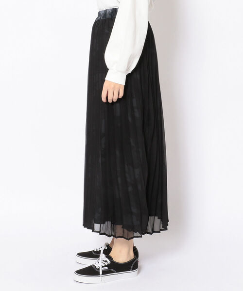 AVIREX（アヴィレックス）の「【Women's】PLEATED CHIFFON CAMO PRINT  SKIRT/ プリーツ シフォン カモプリント スカート（スカート・レディース・DK.Gray/その他/White・FREE）」の4枚目の写真
