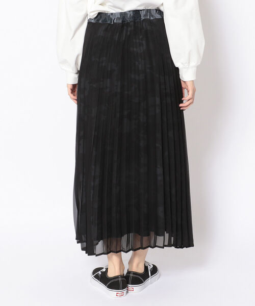AVIREX（アヴィレックス）の「【Women's】PLEATED CHIFFON CAMO PRINT  SKIRT/ プリーツ シフォン カモプリント スカート（スカート・レディース・DK.Gray/その他/White・FREE）」の5枚目の写真
