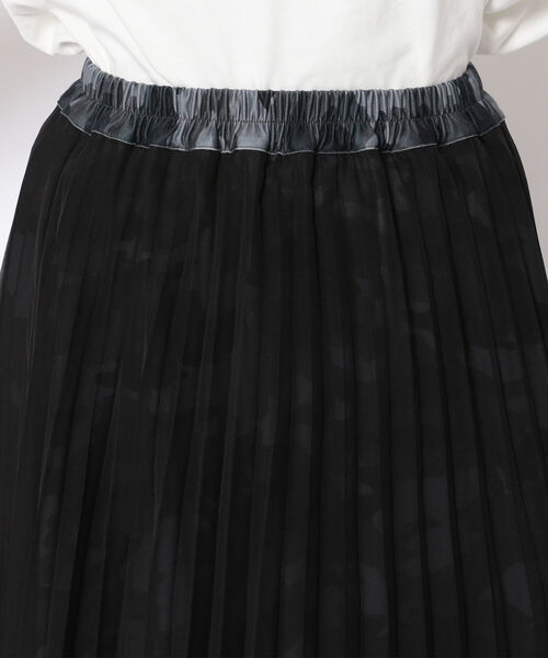 AVIREX（アヴィレックス）の「【Women's】PLEATED CHIFFON CAMO PRINT  SKIRT/ プリーツ シフォン カモプリント スカート（スカート・レディース・DK.Gray/その他/White・FREE）」の6枚目の写真