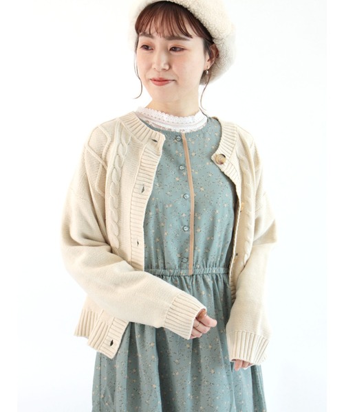 ehka sopo（エヘカソポ）の「ケーブル編みクルーネックカーディガン（カーディガン/ボレロ・レディース・キナリ/チャコール/ベージュ/ミント・ﾌﾘ-）」の2枚目の写真