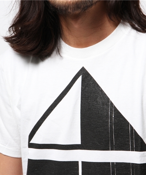 C.E（シーイー）の「C.E / COLOUR PLINTH ショートスリーブ Tシャツ（Tシャツ/カットソー・メンズ・ホワイト/ライトグレー・MEDIUM/SMALL/LARGE/X-LARGE）」の5枚目の写真