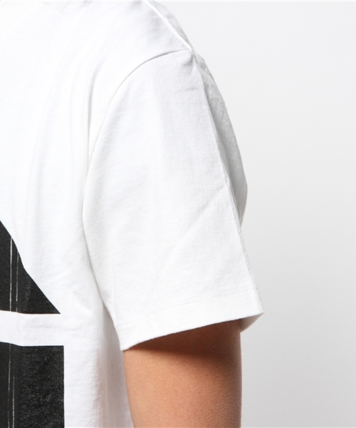 C.E（シーイー）の「C.E / COLOUR PLINTH ショートスリーブ Tシャツ（Tシャツ/カットソー・メンズ・ホワイト/ライトグレー・MEDIUM/SMALL/LARGE/X-LARGE）」の3枚目の写真