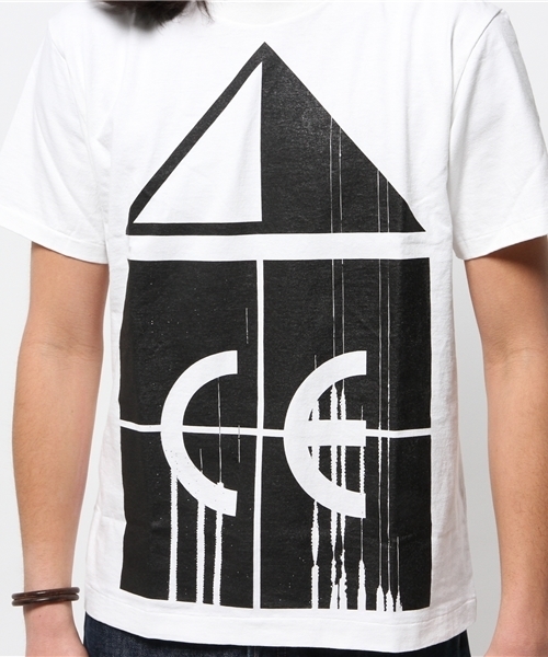 C.E（シーイー）の「C.E / COLOUR PLINTH ショートスリーブ Tシャツ（Tシャツ/カットソー・メンズ・ホワイト/ライトグレー・MEDIUM/SMALL/LARGE/X-LARGE）」の9枚目の写真