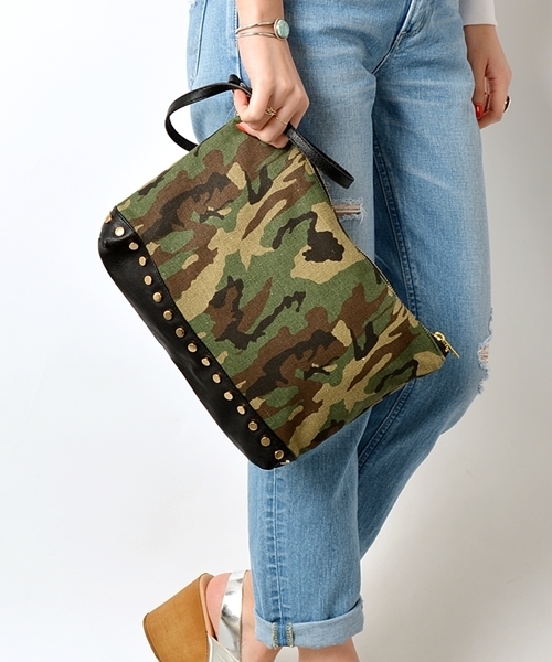 SHIPS for women(シップスフォーウィメン)の「★★スタッズ カモクラッチ(クラッチバッグ・レディース・ベージュ/オリーブ・ONE SIZE)」の1枚目の写真
