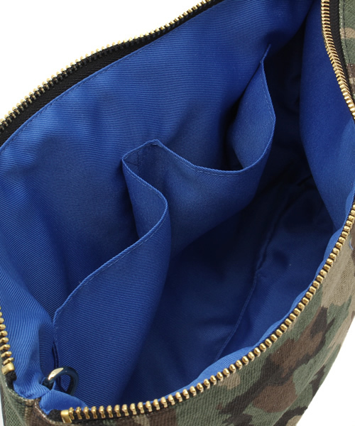 SHIPS for women(シップスフォーウィメン)の「★★スタッズ カモクラッチ(クラッチバッグ・レディース・ベージュ/オリーブ・ONE SIZE)」の4枚目の写真