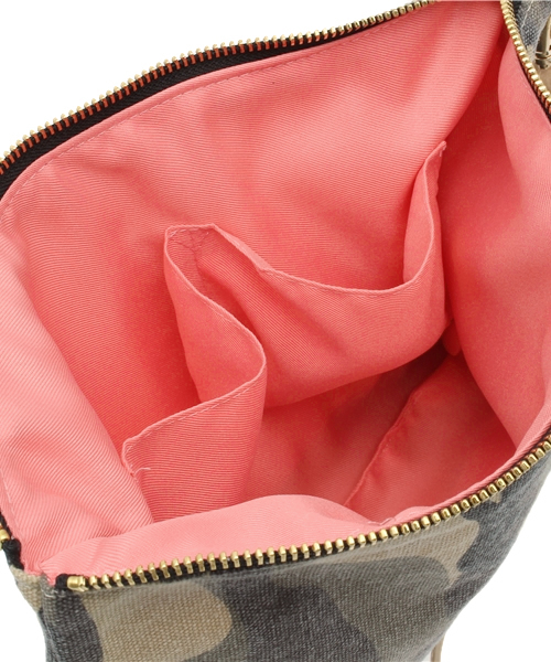 SHIPS for women(シップスフォーウィメン)の「★★スタッズ カモクラッチ(クラッチバッグ・レディース・ベージュ/オリーブ・ONE SIZE)」の7枚目の写真