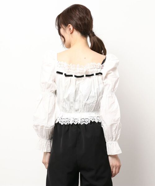 lissi Boutique（リージーブティック）の「【lissi Boutique】レース付き2WAYオフショルリボンパフスリーブトップス（シャツ/ブラウス・レディース・ホワイト・FREE）」の6枚目の写真