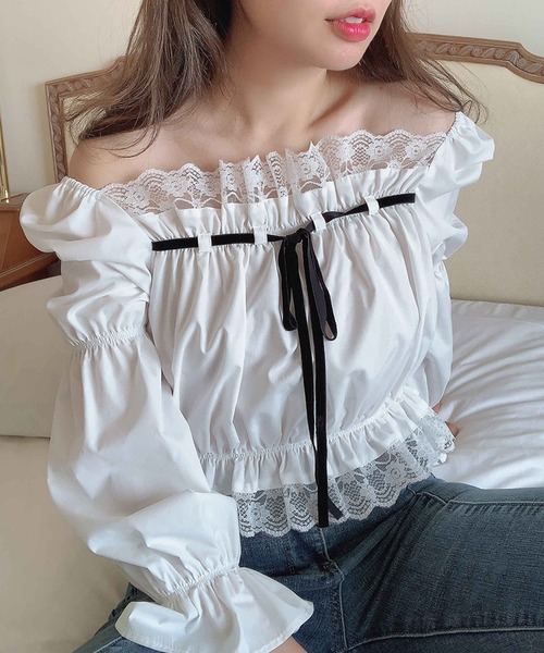 lissi Boutique（リージーブティック）の「【lissi Boutique】レース付き2WAYオフショルリボンパフスリーブトップス（シャツ/ブラウス・レディース・ホワイト・FREE）」の3枚目の写真