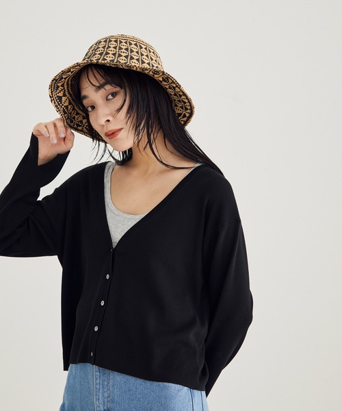 SALON adam et rope'（サロン アダム エ ロペ）の「【アンサンブル対応】Vネックショートカーディガン（カーディガン/ボレロ・レディース・ホワイト/ブラック/キャメル・FREE）」の3枚目の写真