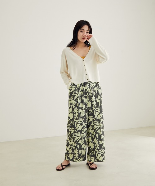 SALON adam et rope'（サロン アダム エ ロペ）の「【アンサンブル対応】Vネックショートカーディガン（カーディガン/ボレロ・レディース・ホワイト/ブラック/キャメル・FREE）」の18枚目の写真