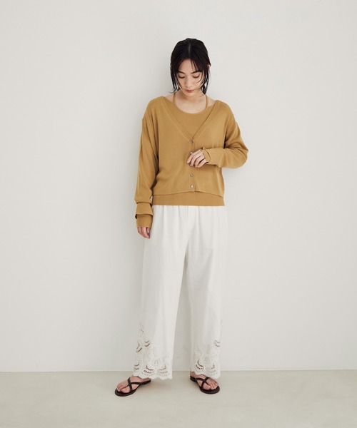 SALON adam et rope'（サロン アダム エ ロペ）の「【アンサンブル対応】Vネックショートカーディガン（カーディガン/ボレロ・レディース・ホワイト/ブラック/キャメル・FREE）」の16枚目の写真