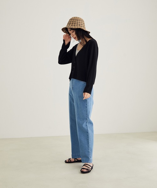 SALON adam et rope'（サロン アダム エ ロペ）の「【アンサンブル対応】Vネックショートカーディガン（カーディガン/ボレロ・レディース・ホワイト/ブラック/キャメル・FREE）」の6枚目の写真