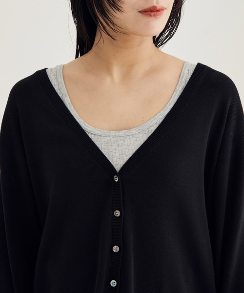 SALON adam et rope'（サロン アダム エ ロペ）の「【アンサンブル対応】Vネックショートカーディガン（カーディガン/ボレロ・レディース・ホワイト/ブラック/キャメル・FREE）」の12枚目の写真