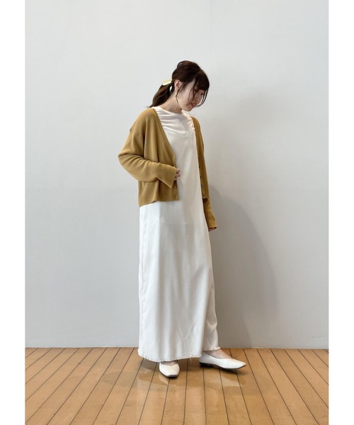 SALON adam et rope'（サロン アダム エ ロペ）の「【アンサンブル対応】Vネックショートカーディガン（カーディガン/ボレロ・レディース・ホワイト/ブラック/キャメル・FREE）」の4枚目の写真