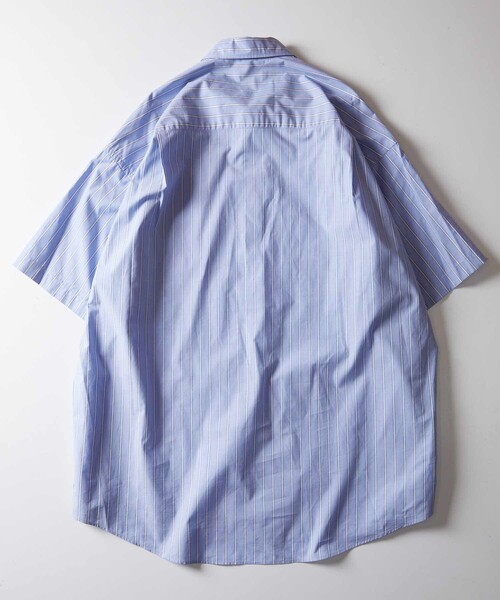 FREAK'S STORE(フリークスストア)の「WEB限定 Relax Fit リラックスフィット ショートスリーブ レギュラーカラーシャツ/クレリックシャツ(シャツ/ブラウス・メンズ・サックスブルー/ブラック/グレイッシュベージュ/ブルー系その他/ブルー系その他2/オリーブ/ストライプ/ホワイト・LARGE/SMALL/MEDIUM)」の9枚目の写真