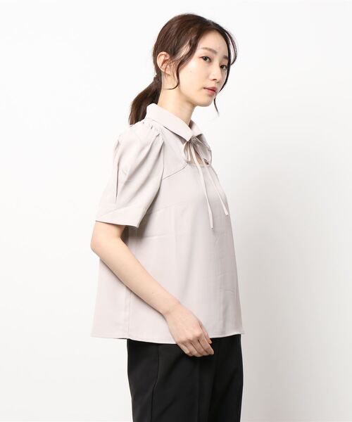 ANDGEEBEE（アンジービー）の「フロントオープンリボンブラウス（シャツ/ブラウス・レディース・ベージュ/ブラック・MEDIUM）」の4枚目の写真