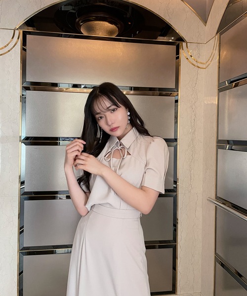 ANDGEEBEE（アンジービー）の「フロントオープンリボンブラウス（シャツ/ブラウス・レディース・ベージュ/ブラック・MEDIUM）」の5枚目の写真