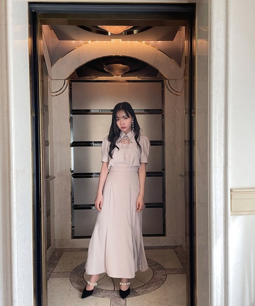 ANDGEEBEE（アンジービー）の「フロントオープンリボンブラウス（シャツ/ブラウス・レディース・ベージュ/ブラック・MEDIUM）」の7枚目の写真