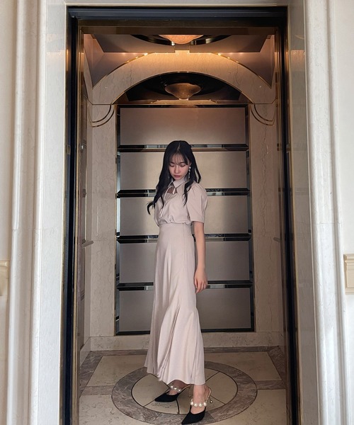 ANDGEEBEE（アンジービー）の「フロントオープンリボンブラウス（シャツ/ブラウス・レディース・ベージュ/ブラック・MEDIUM）」の8枚目の写真