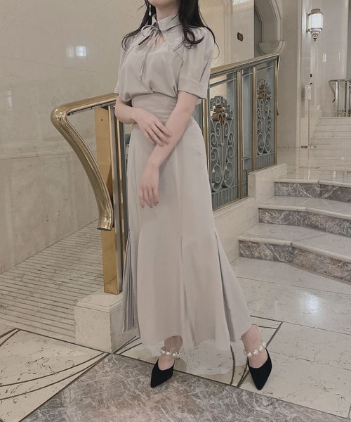 ANDGEEBEE（アンジービー）の「フロントオープンリボンブラウス（シャツ/ブラウス・レディース・ベージュ/ブラック・MEDIUM）」の14枚目の写真