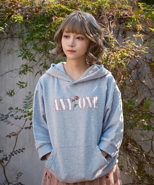 AXES-X(アクシーズエックス)の「薔薇刺繍×英字ロゴパーカー(パーカー・メンズ・杢グレー/ホワイト/グリーン・LARGE/MEDIUM)」の3枚目の写真