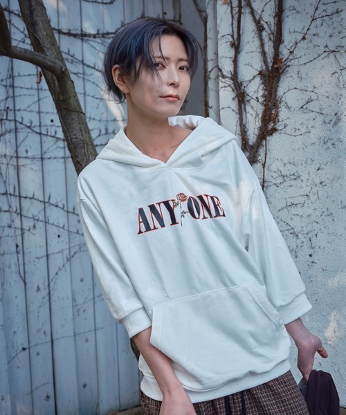 AXES-X(アクシーズエックス)の「薔薇刺繍×英字ロゴパーカー(パーカー・メンズ・杢グレー/ホワイト/グリーン・LARGE/MEDIUM)」の2枚目の写真