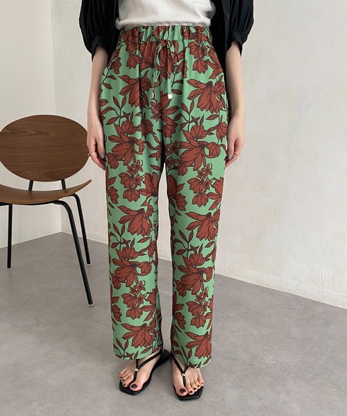 CAPRICIEUX LE'MAGE(カプリシューレマージュ)の「カラーフラワーパンツ(その他パンツ・レディース・チャコールグレー/グリーン・FREE)」の3枚目の写真