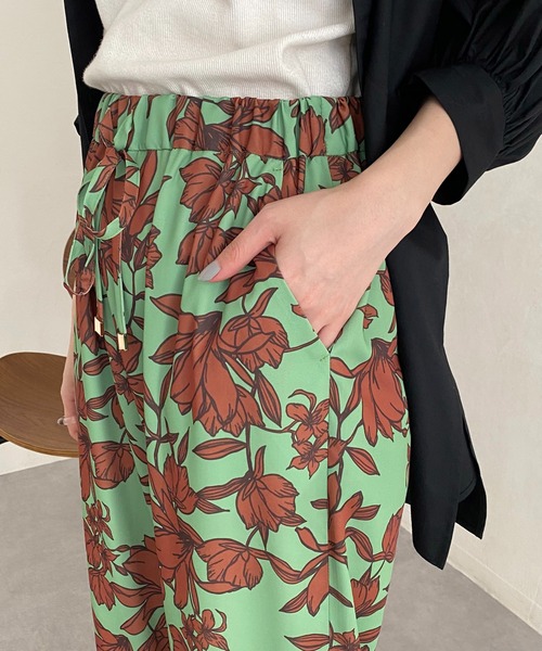 CAPRICIEUX LE'MAGE(カプリシューレマージュ)の「カラーフラワーパンツ(その他パンツ・レディース・チャコールグレー/グリーン・FREE)」の8枚目の写真