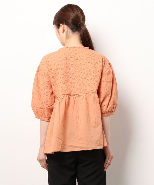 Right-on（ライトオン）の「【HONEYSUCKLE ROSE】カットワーク刺繍ブラウス（シャツ/ブラウス・レディース・オレンジ/ダークグレー/ホワイト・M/L）」の5枚目の写真