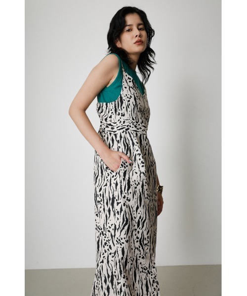 11/16まで価格⭐️新品未使用⭐️BLENHEIM⭐️ワンピース♪ AZUL by moussy（アズールバイマウジー）の「ZEBRA PATTERN SLIT