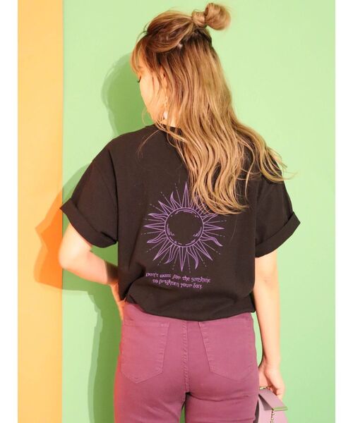 EVRIS（エヴリス）の「SUNNY GRAPHIC BIG Tシャツ（Tシャツ/カットソー・レディース・ホワイト/ブラック/グリーン・FREE）」の3枚目の写真